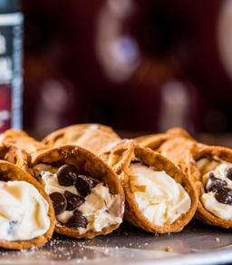 CANNOLI